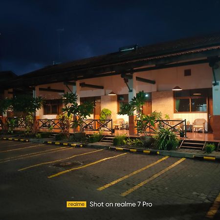 Hotel Aneka Baru Sleman  Ngoại thất bức ảnh