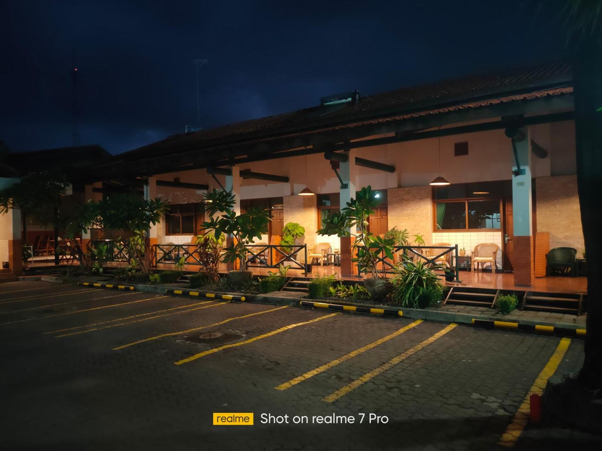 Hotel Aneka Baru Sleman  Ngoại thất bức ảnh