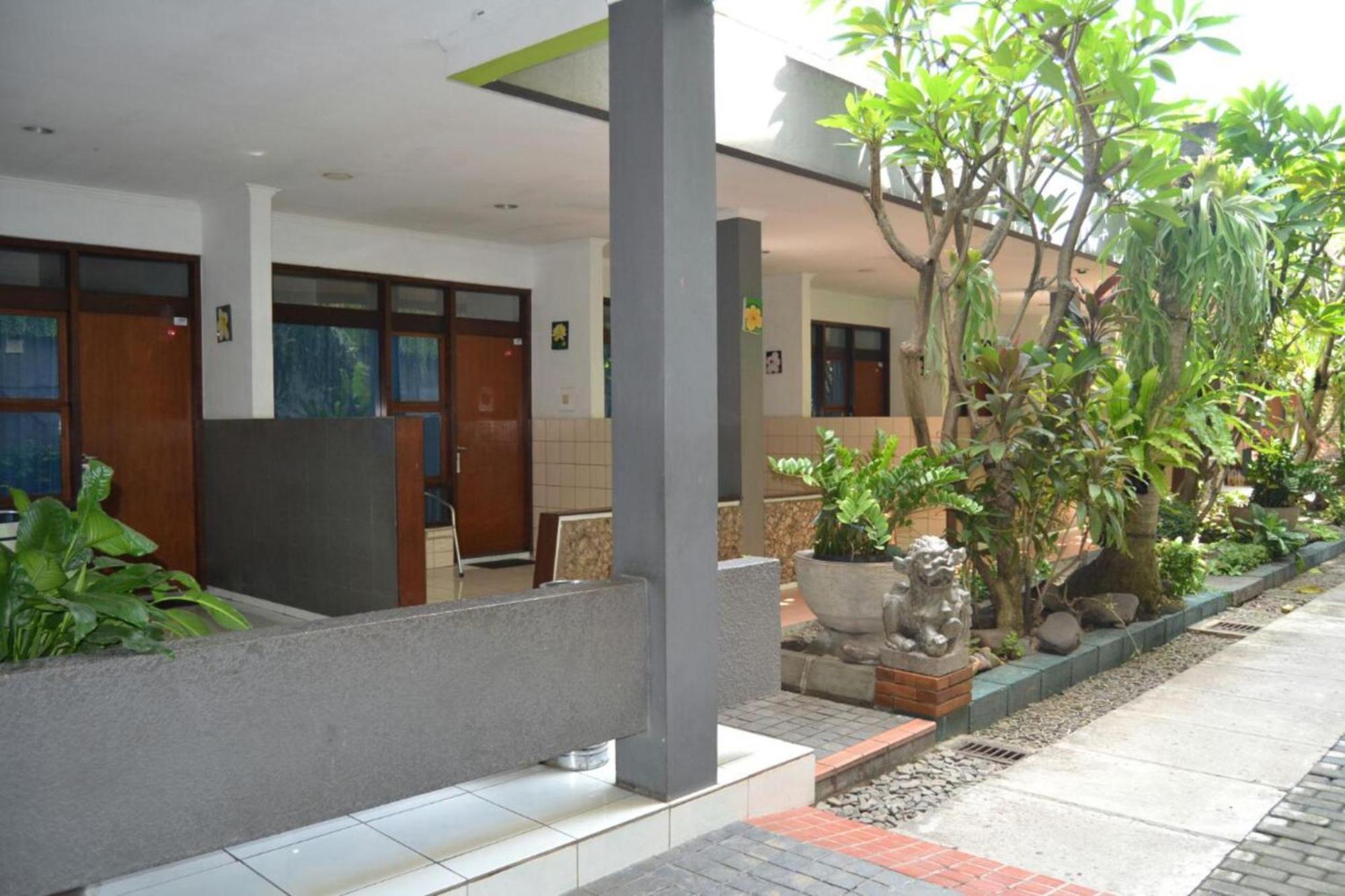 Hotel Aneka Baru Sleman  Ngoại thất bức ảnh