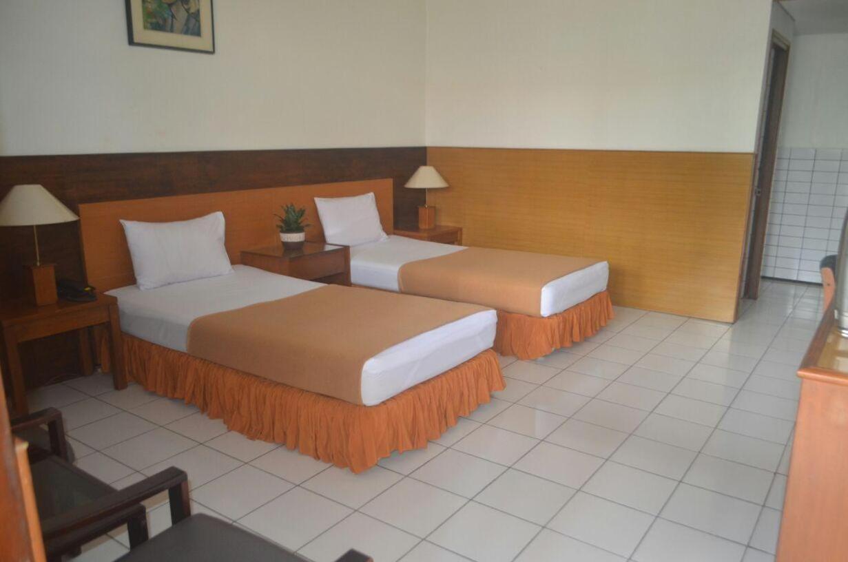 Hotel Aneka Baru Sleman  Ngoại thất bức ảnh
